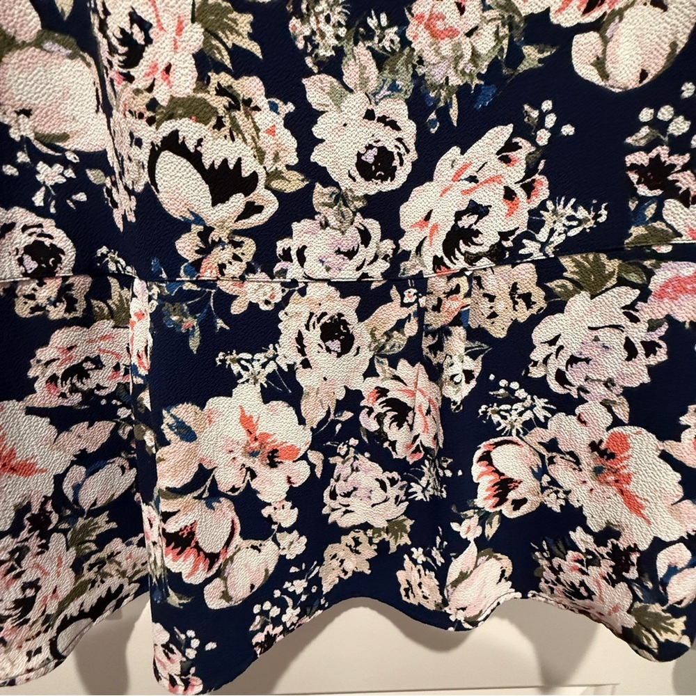 Roz & Ali Navy Floral Blouse - Picture 8 of 9